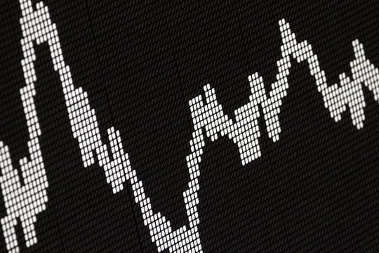 Laut Berechnungen des Deutschen Aktien-Instituts zahlen sich Investitionen in Aktien auf lange Sicht aus.