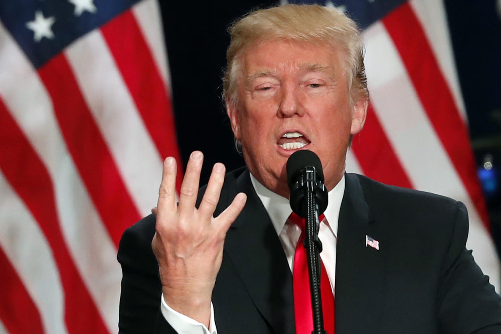 US-Präsident Donald Trump: Seine Steuerreform soll laut Angaben des IWF zum Wachstumsschub der gesamten Weltwirtschaft führen. US-Präsident Donald Trump: Seine Steuerreform soll laut Angaben des IWF zum Wachstumsschub der gesamten Weltwirtschaft führen.