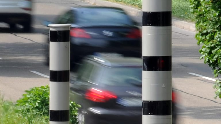 Radarfallen auf deutschen Autobahnen: Nun wurde ein Fahrer mit 250 km/h geblitzt, der sich eine Verfolungsjagd mit der Polizei leistete (Symbolbild).