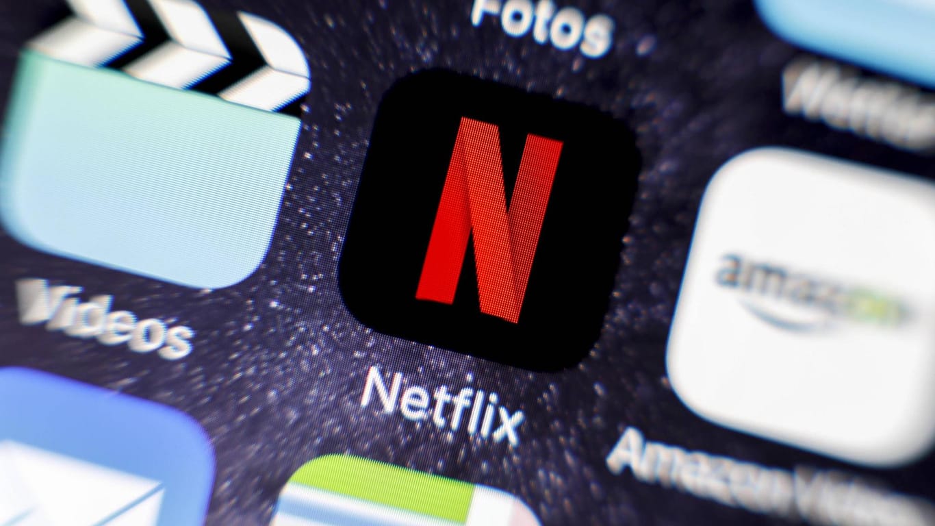 Netflix-Logo auf einem auf einem iPhone: Zahl der Abonnenten steigt
