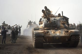 Türkische Panzer in der Region Afrin: Die türkische Armee greift die Kurdenmiliz YPG im Norden Syriens an.