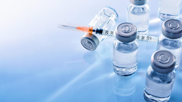 Vierfachimpfstoff gegen Grippe: Mehrere Kassen haben bereits angekündigt, die Vierfachimpfung für Risikopatienten zu übernehmen, darunter die Barmer und die DAK Gesundheit.