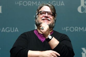 Guillermo del Toro startete seinen Triumphzug beim Filmfestival in Venedig, wo er mit der bildgewaltigen Liebesgeschichte "The Shape of Water" den Goldenen Löwen gewann.