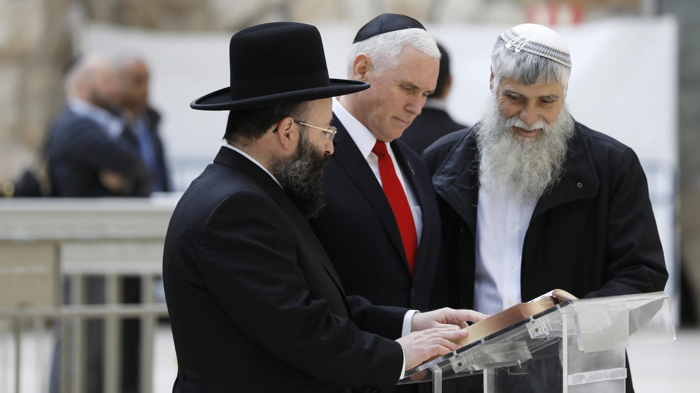 US-Vizepräsident Mike Pence: In Israel soll er sich "wie ein evangelikaler Wanderprediger" gezeigt haben, schreiben Kommentatoren.
