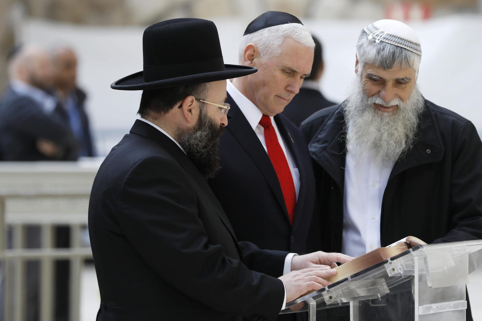 US-Vizepräsident Mike Pence: In Israel soll er sich "wie ein evangelikaler Wanderprediger" gezeigt haben, schreiben Kommentatoren.