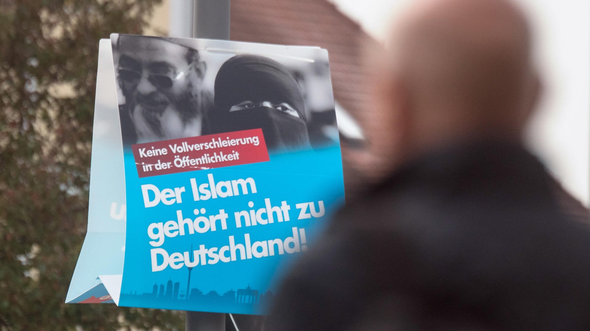 Die AfD kritisiert den Islam mit teils drastischen Worten: In Brandenburg ist ein Vorstandsmitglied jetzt Muslim geworden.