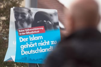 Die AfD kritisiert den Islam mit teils drastischen Worten: In Brandenburg ist ein Vorstandsmitglied jetzt Muslim geworden.