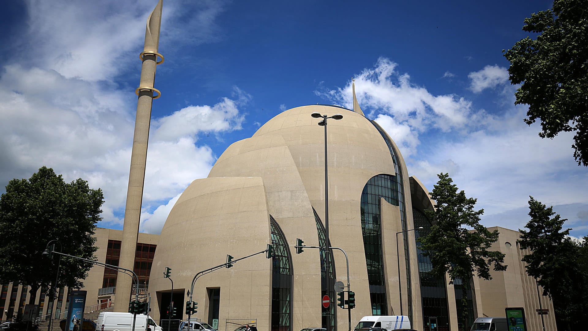 Die Moschee der Türkisch-islamischen Union Ditib in Köln: Unions-Politiker kritisieren, dass in deutschen Moscheen für den Sieg der türkischen Armee in Syrien gebetet wurde.