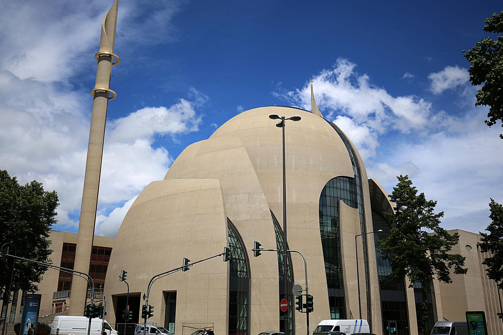 Die Moschee der Türkisch-islamischen Union Ditib in Köln: Unions-Politiker kritisieren, dass in deutschen Moscheen für den Sieg der türkischen Armee in Syrien gebetet wurde.