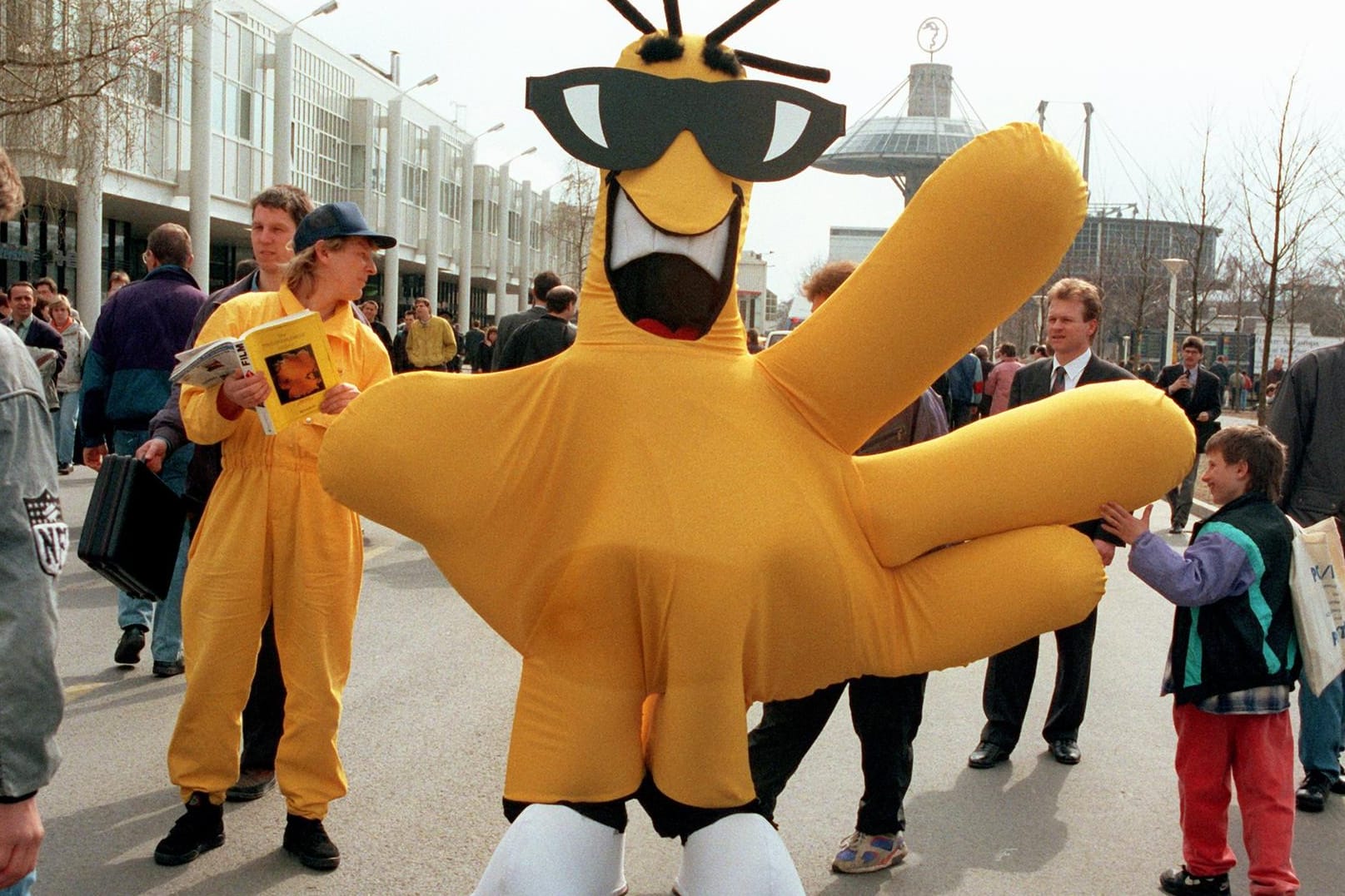 Rolf, das Maskottchen der Postleitzahlkampagne: "Hip, hop, Postleitzahl!"