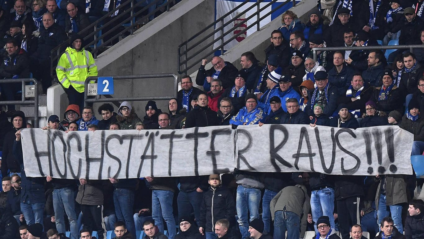 Die Fans des VfL Bochum fordern den Rauswurf ihres Sportvorstands.