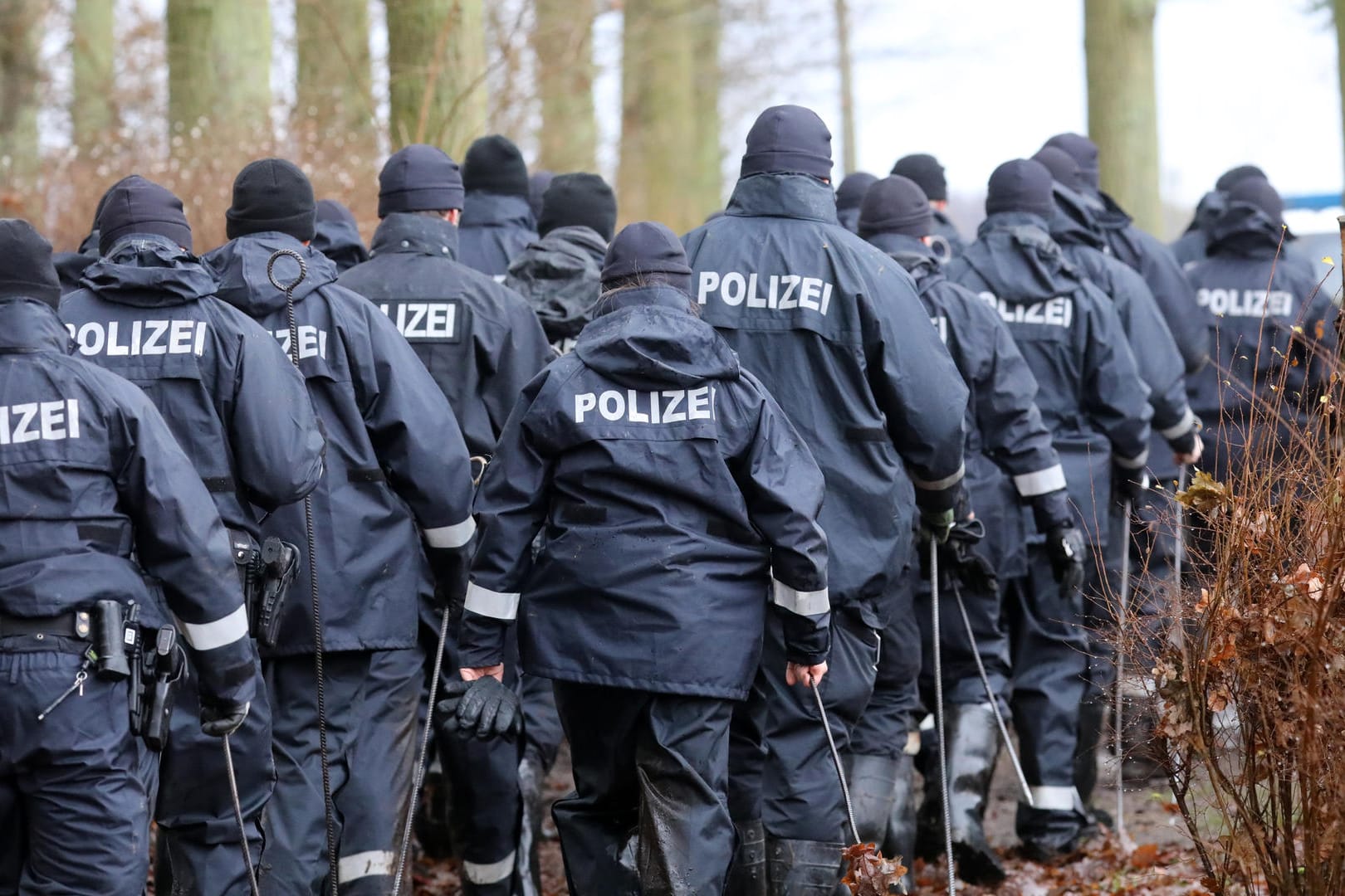 Eine Gruppe Polizisten: Die Personalvergrößerung bei der Bundespolizei verzögert sich vorerst. 1850 geplante Stellen sollen in diesem Jahr besetzt werden.