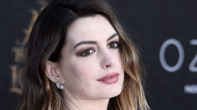 Anne Hathaway 2016 in Los Angeles.