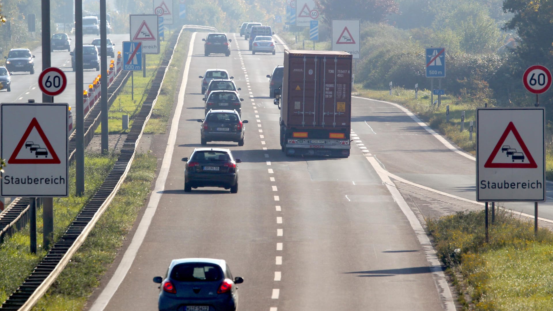 Blick auf die A73 zwischen Bamberg und Nürnberg: Dort begann in der Nacht die Verfolgungsjagd zwischen Polizei und einem Lkw.