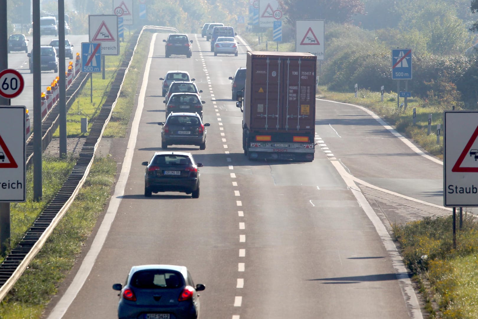 Blick auf die A73 zwischen Bamberg und Nürnberg: Dort begann in der Nacht die Verfolgungsjagd zwischen Polizei und einem Lkw.