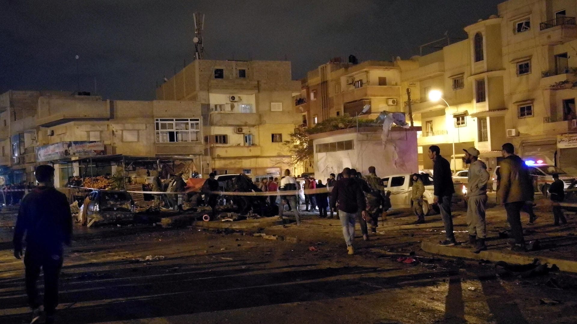 Anschlag in Libyen: Das Videostandbild zeigt die Trümmer in Bengasi nach dem Doppelanschlag. Anschlag in Libyen: Das Videostandbild zeigt die Trümmer in Bengasi nach dem Doppelanschlag.