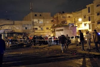 Anschlag in Libyen: Das Videostandbild zeigt die Trümmer in Bengasi nach dem Doppelanschlag.