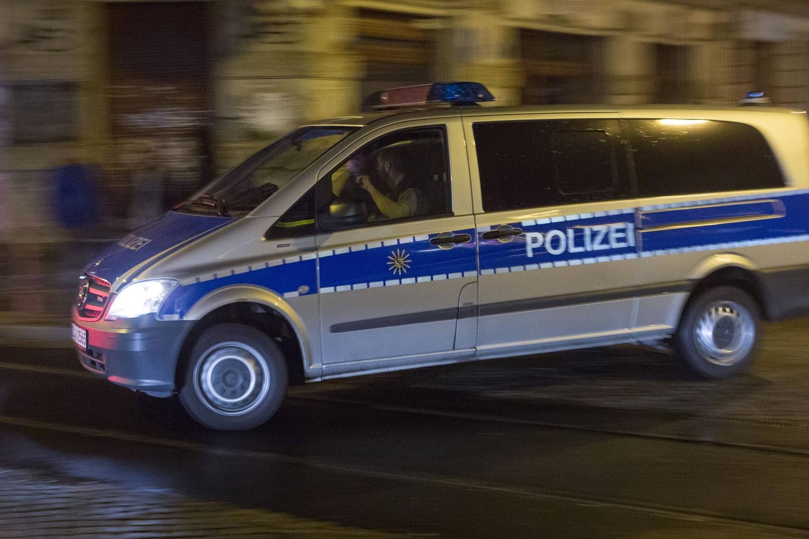 Erfolg in Dresden: Ermittler haben nach einer Hunde-Attacke auf eine Äthiopierin die beiden Tatverdächtigen gefunden.