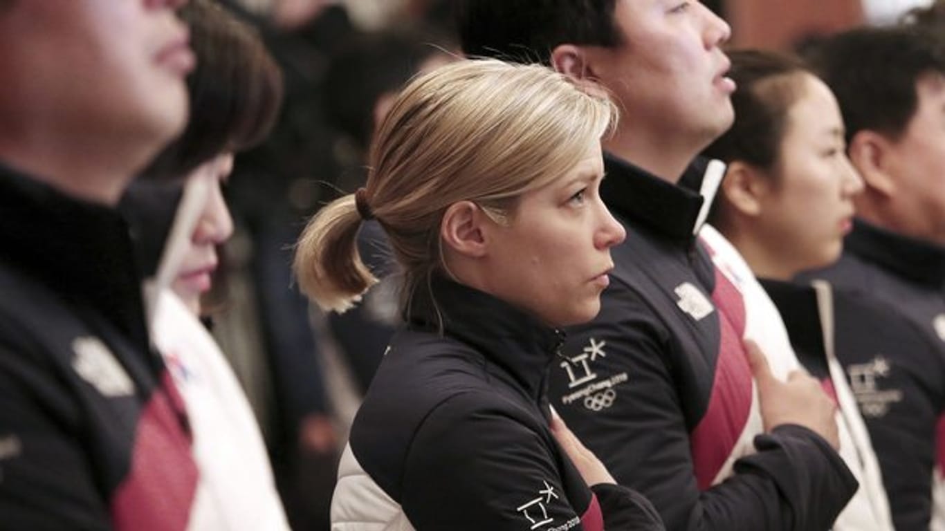 Südkoreas Frauen-Eishockeynationaltrainerin Sarah Murray muss Spielerinnen aus zwei Ländern zusammenführen.