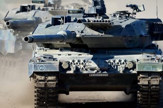 Ein Kampfpanzer "Leopard 2 A6": Deutsche Panzerexporte in die Türkei stehen seit der türkischen Offensive in Syrien in der Kritik.