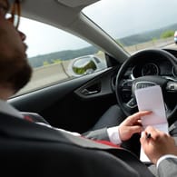 Testfahrt im Audi: Was dürfen die Nutzer hoch- und vollautomatisierter Fahrfunktionen tun?