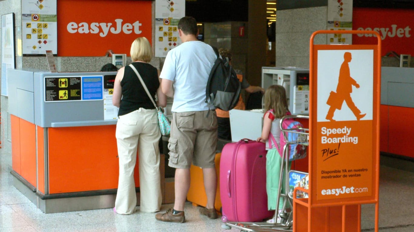 Mehr Gepäck am Flughafen: Die Information, dass der bei Flugbuchung angegebene Gepäckpreis bei Nachbuchungen teurer werden könne, fehlt auf der Internetseite von Easyjet.