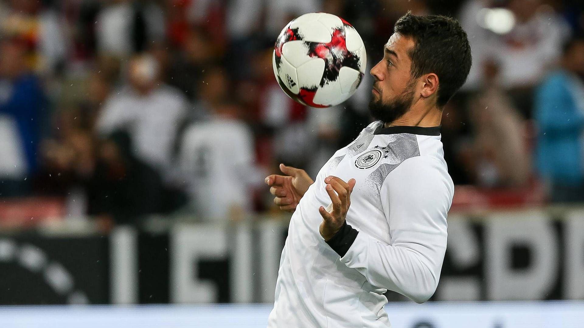 Ballsicher: Amin Younes beim Warmmachen vor dem Spiel der DFB-Elf gegen Norwegen im November 2017. Insgesamt absolvierte er fünf Länderspiele für Deutschland. Ballsicher: Amin Younes beim Warmmachen vor dem Spiel der DFB-Elf gegen Norwegen im November 2017. Insgesamt absolvierte er fünf Länderspiele für Deutschland.