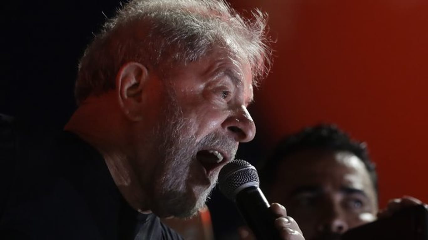 Brasiliens Ex-Präsident Luiz Inácio Lula soll wegen Korruption und Geldwäsche für zwölf Jahre und einen Monat ins Gefängnis.