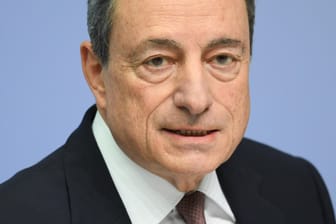 Mario Draghi: Der Präsident der Europäischen Zentralbank (EZB) spricht während der EZB-Pressekonferenz in Frankfurt am Main.