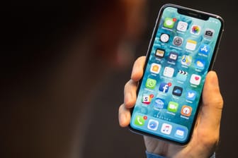 Das iPhone X: Apples Luxusmodell ist in Deutschland ab 1149 Euro erhältlich und liegt somit preislich stark über dem Durchschnittspreis von Smartphones.