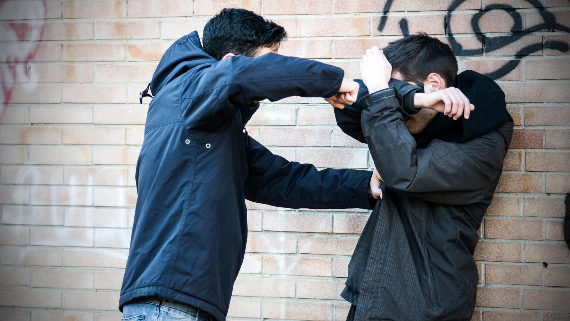 Gewalt an Schulen: Manche Schüler fallen immer wieder mit aggressivem Verhalten auf.