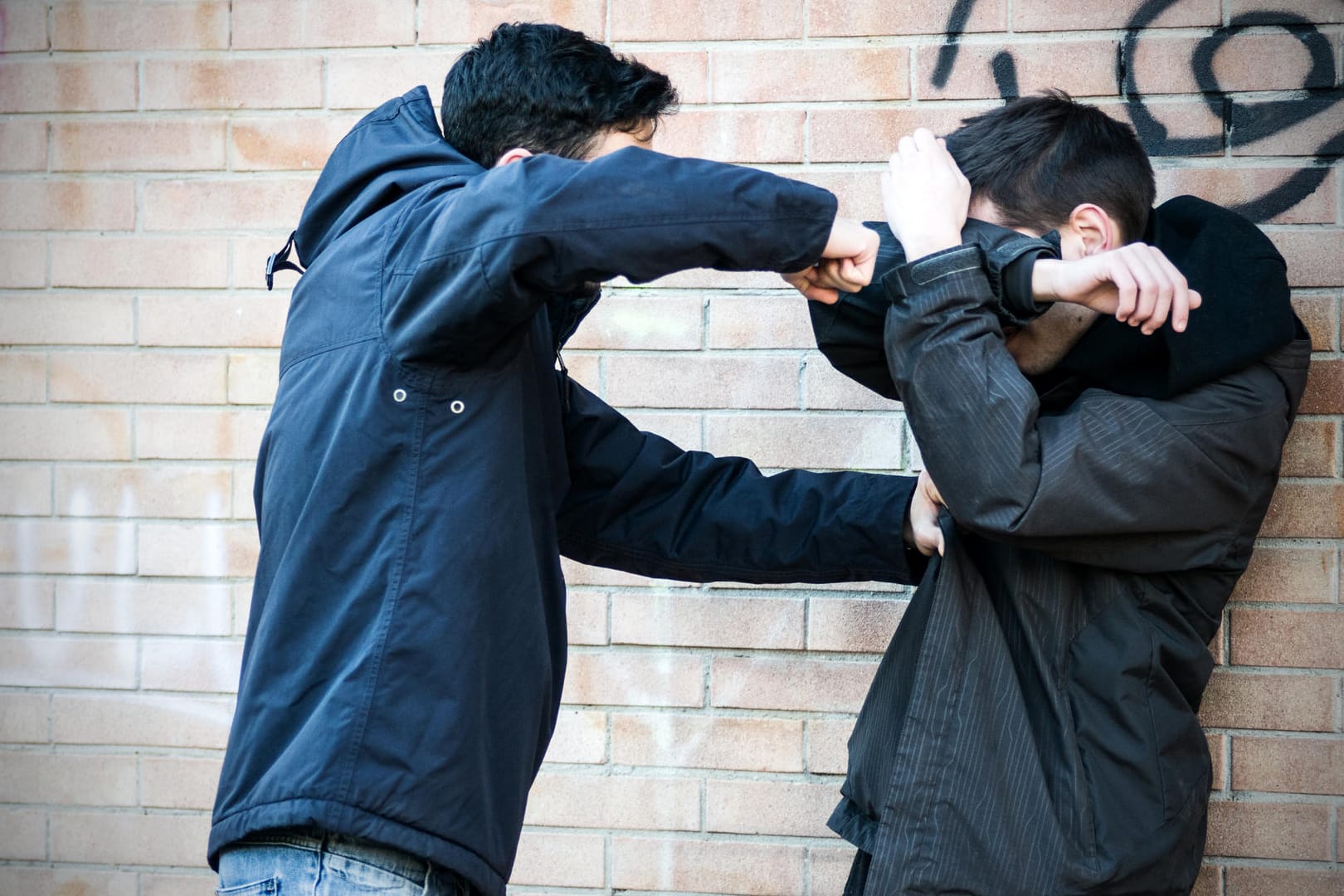 Gewalt an Schulen: Manche Schüler fallen immer wieder mit aggressivem Verhalten auf.