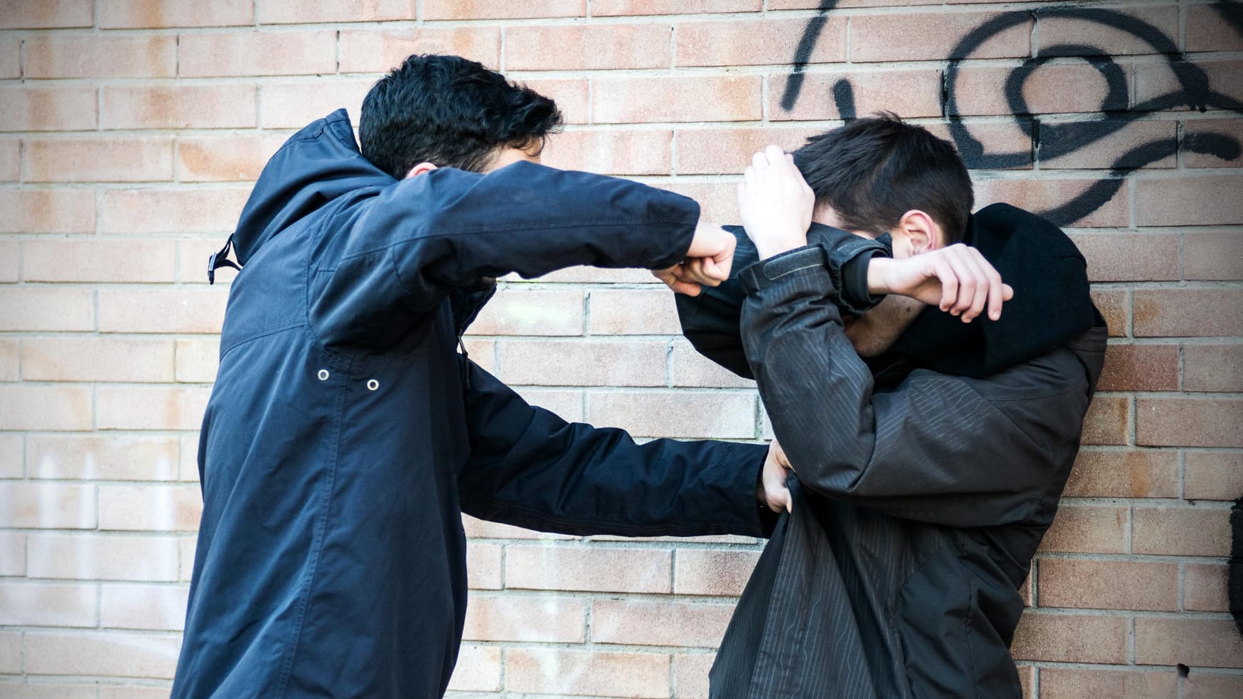 Gewalt an Schulen: Manche Schüler fallen immer wieder mit aggressivem Verhalten auf.