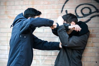 Gewalt an Schulen: Manche Schüler fallen immer wieder mit aggressivem Verhalten auf.