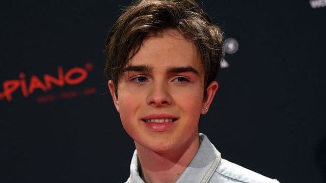 Gedrängel, kreischende Teenager und Verletzte: Mike Singers Autogrammstunde in Wuppertal endete im Chaos. Gedrängel, kreischende Teenager und Verletzte: Mike Singers Autogrammstunde in Wuppertal endete im Chaos.
