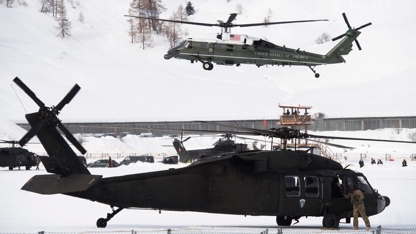 Zuschauer waren verwirrt, weil gleich zwei Hubschrauber in Davos landeten – eine Sicherheitsmaßnahme des US-Geheimdienstes.