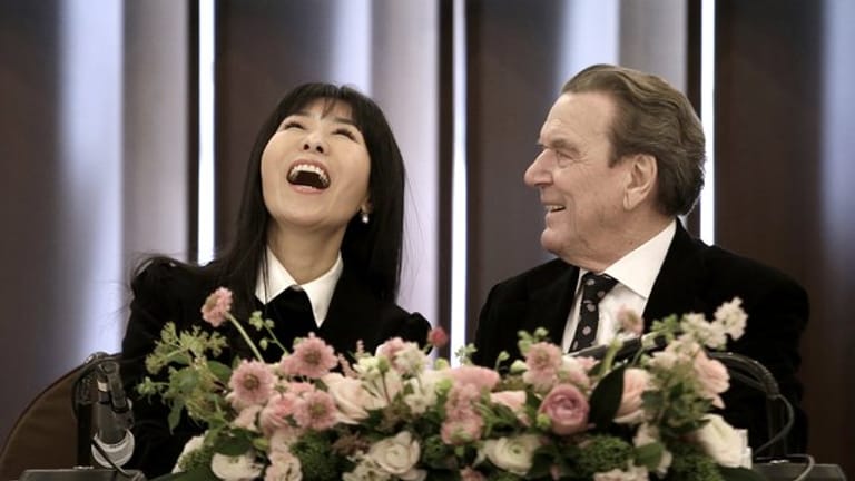 Hochzeit noch in diesem Jahr? Gerhard Schröder und seine neue südkoreanische Lebenspartnerin Soyeon Kim.
