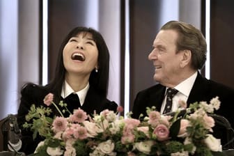 Hochzeit noch in diesem Jahr? Gerhard Schröder und seine neue südkoreanische Lebenspartnerin Soyeon Kim.