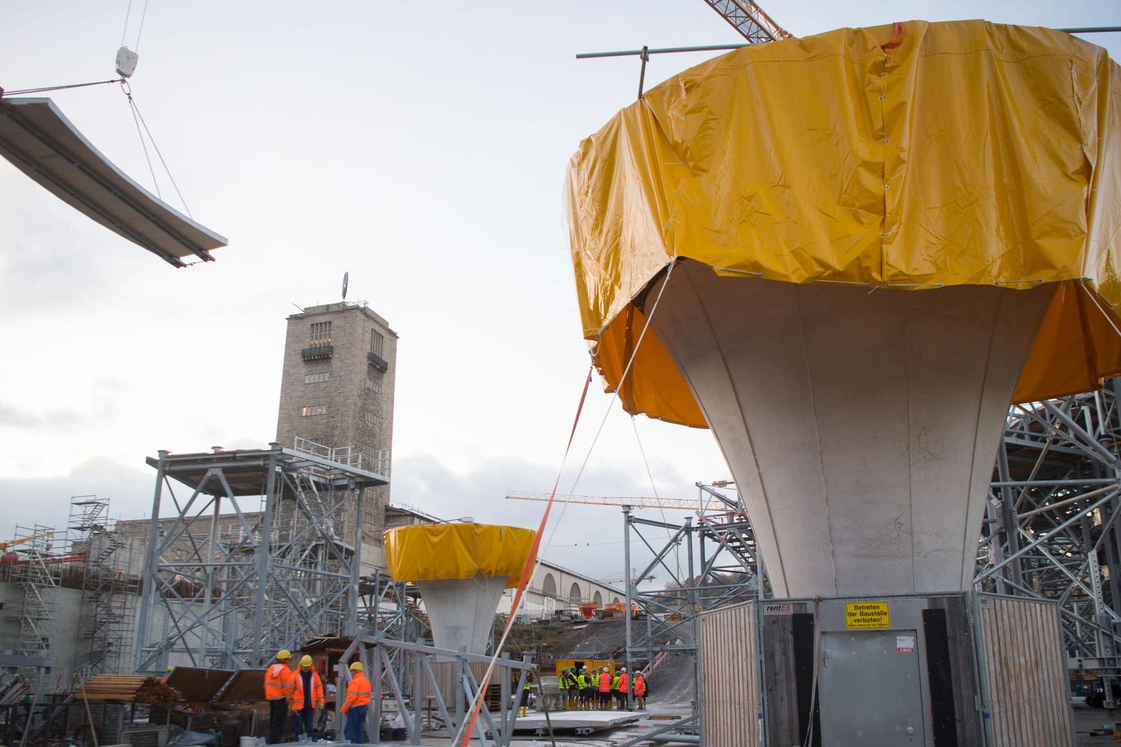 Baustelle Stuttgart 21: Immer weiter steigen die Koster für das Bahnprojekt. Baustelle Stuttgart 21: Immer weiter steigen die Koster für das Bahnprojekt.