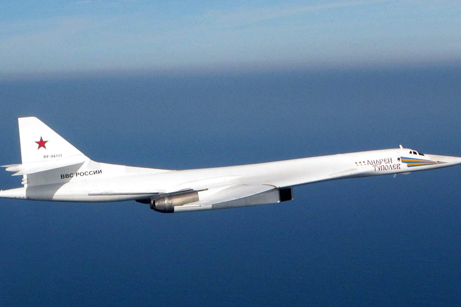Der russische Überschall-Jagdbomber TU-160: Wird es eine zivile Version des Flugzeugs geben? Der russische Überschall-Jagdbomber TU-160: Wird es eine zivile Version des Flugzeugs geben?