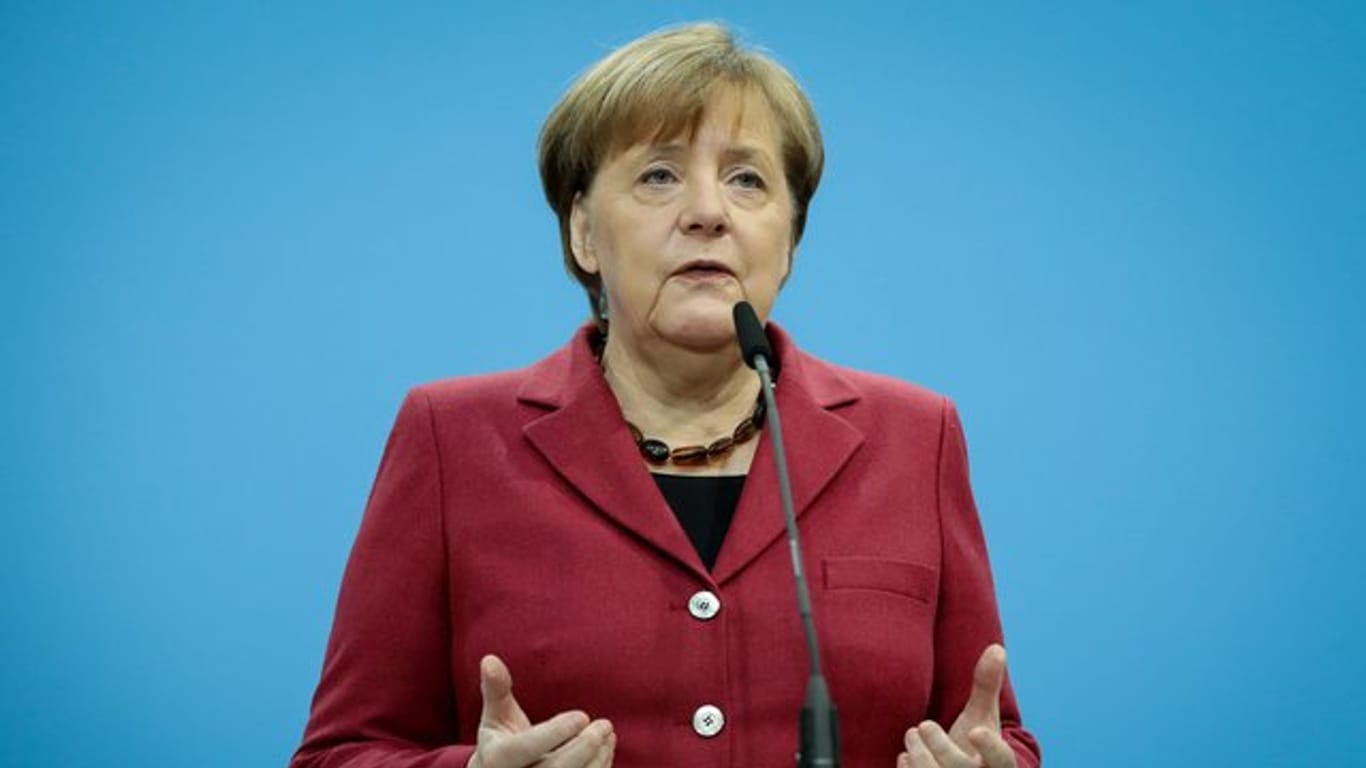 Bundeskanzlerin Merkel spricht im Konrad-Adenauer-Haus zum Beginn der Koalitionsverhandlungen mit Medienvertretern.