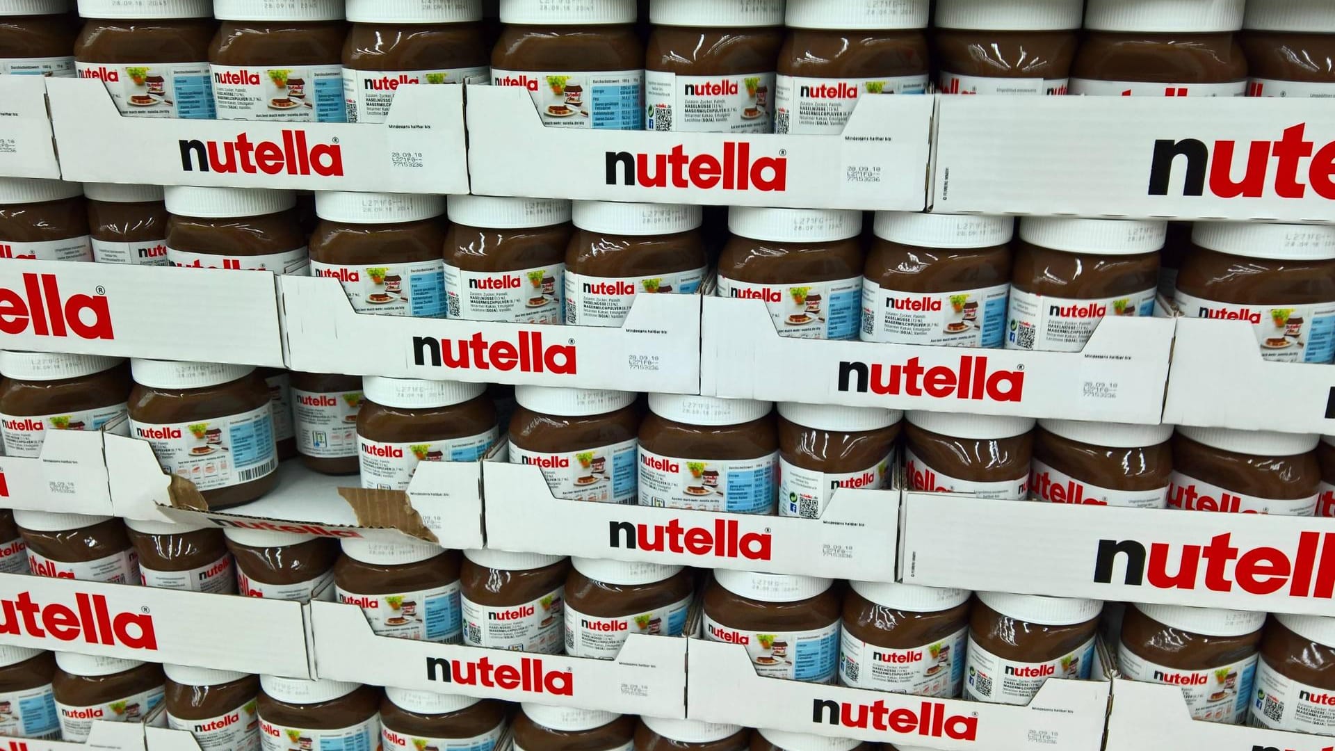 Nutellagläser im Laden: Eine Rabattaktion in Frankreich sorgte für wilde Szenen in den Läden.