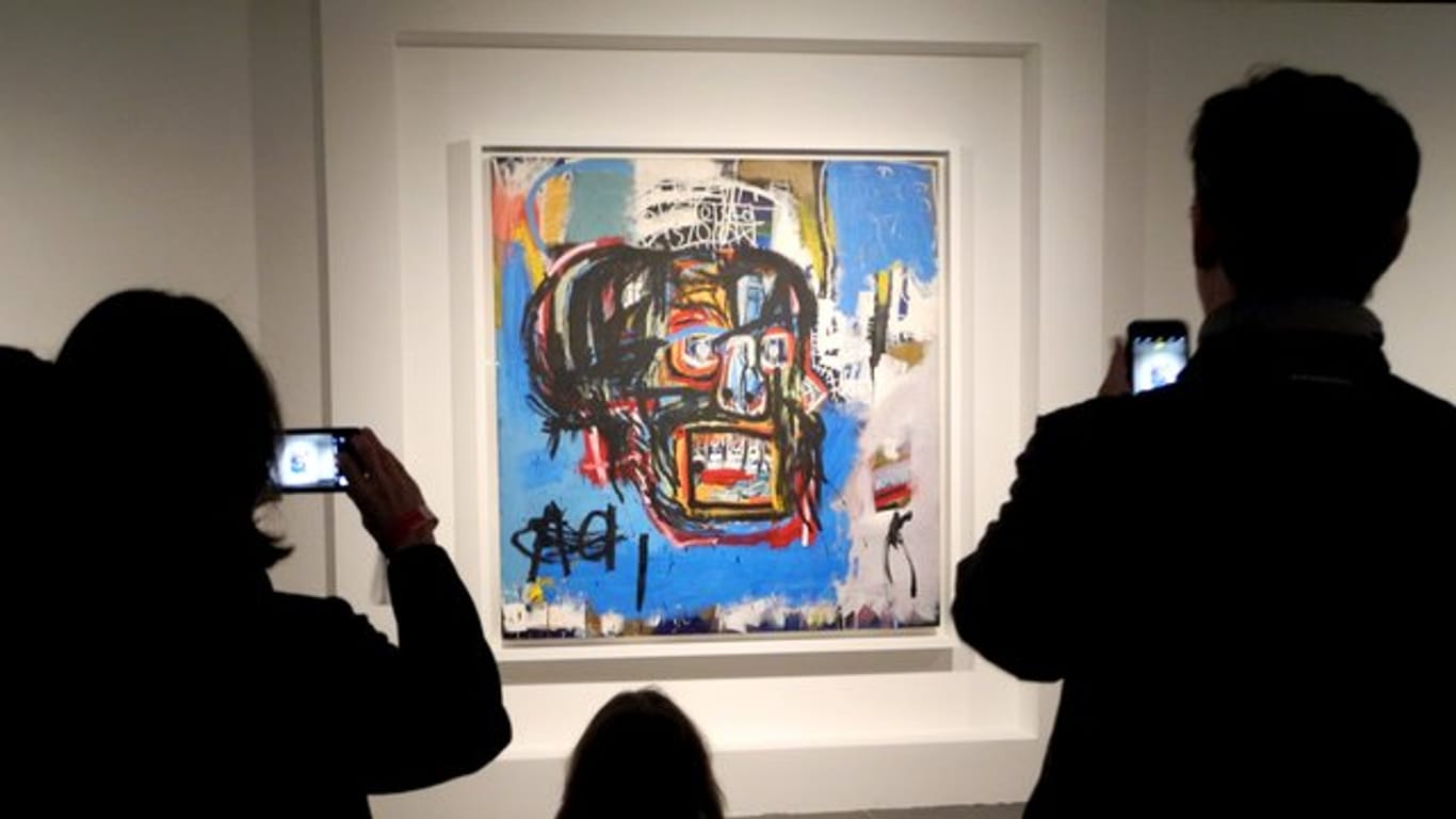 Der japanische Unternehmer Yusaku Maezawa schickt das Gemälde "Untitled" von Jean-Michel Basquiat auf Reisen.