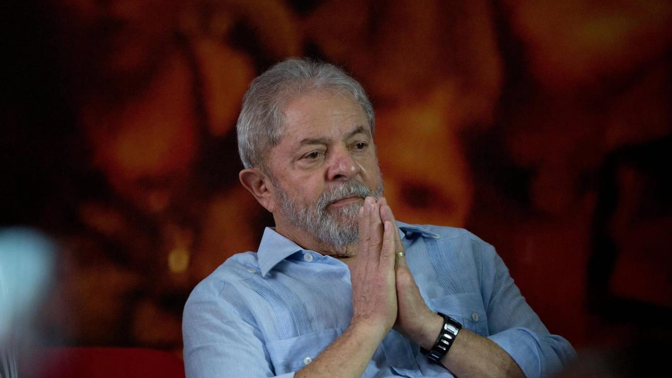 Luiz Inácio Lula da Silva: Brasiliens Ex-Präsident wurde von einem Richter Ausreiseverbot angeordnet.