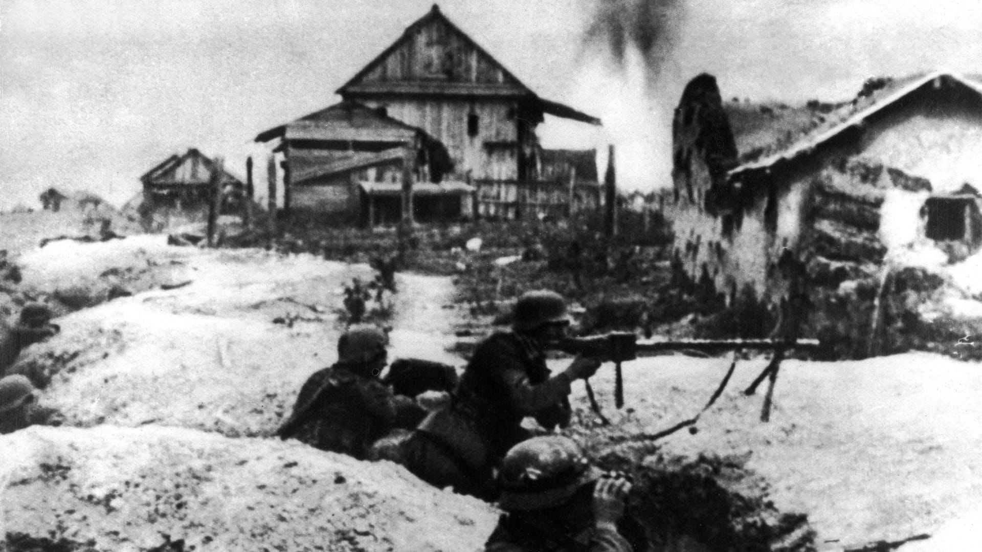 Deusche Soldaten in Stalingrad: Die eingekesselten Landser kämpften wie im Ersten Weltkrieg wieder in Schützengräben.