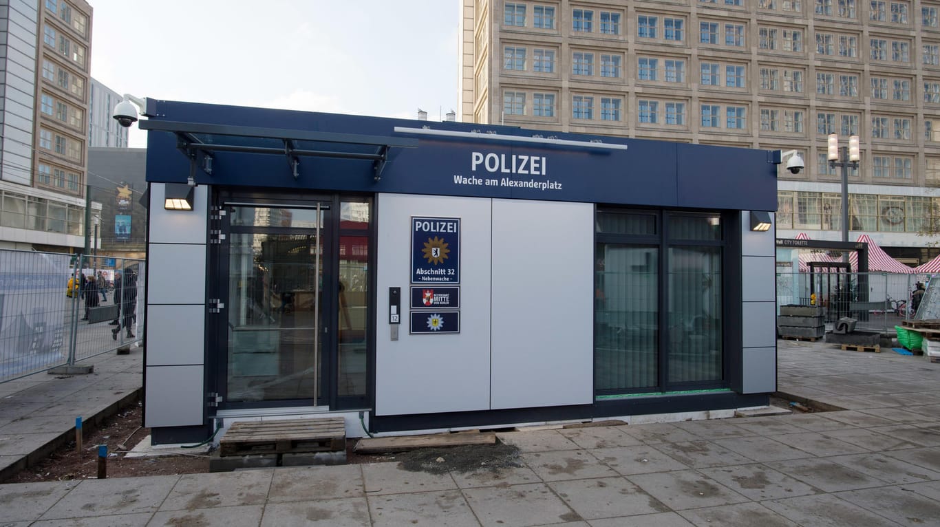 Durch eine neue Polizeiwache am Alexanderplatz können Ordnungshüter schneller vor Ort eingreifen.