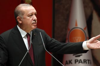 Recep Tayyip Erdogan bei einer Rede in Ankara: "Bis kein einziger Terrorist bis zur irakischen Grenze übrig bleibt."
