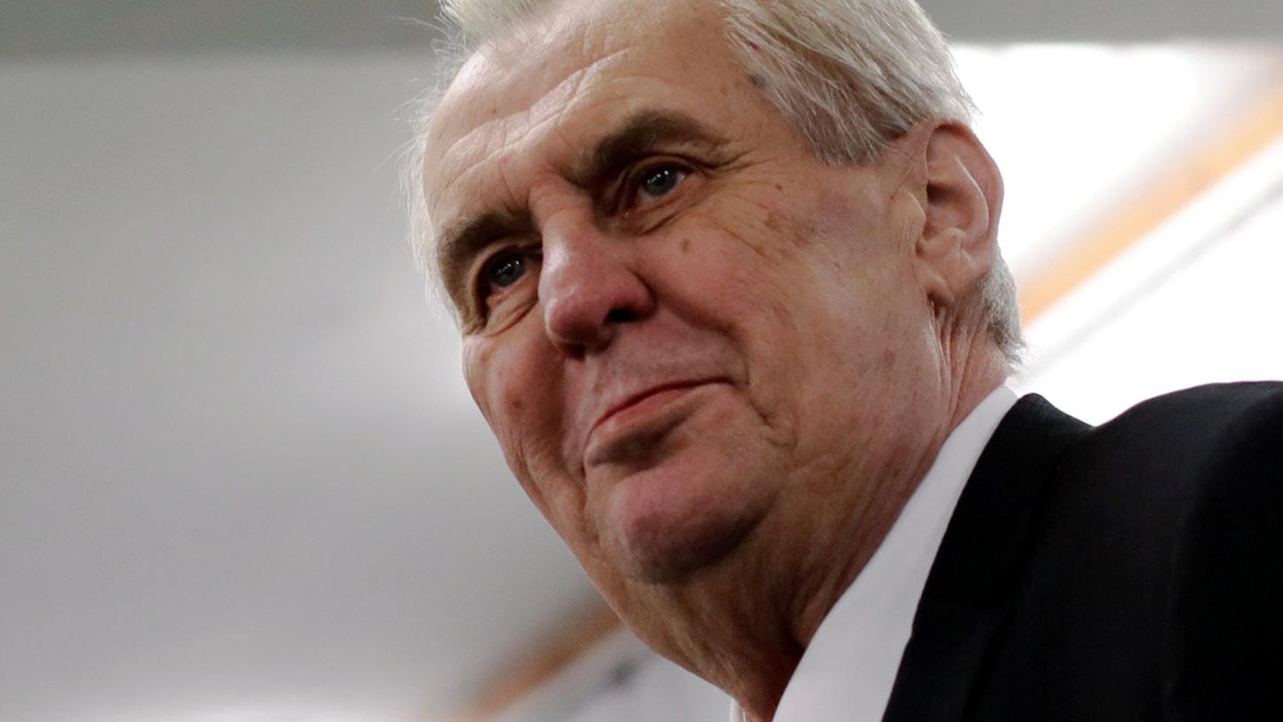 Amtsinhaber Milos Zeman: Er steht beim tschechischen Wahlkampf um das Präsidentschaftsamt seinem Herausforderer Jiri Drahos gegenüber.