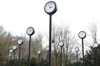 Finnland will das Ende der Sommerzeit. Dann müssten auch die Uhren bei dieser Installation in Düsseldorf nicht mehr umgestellt werden.