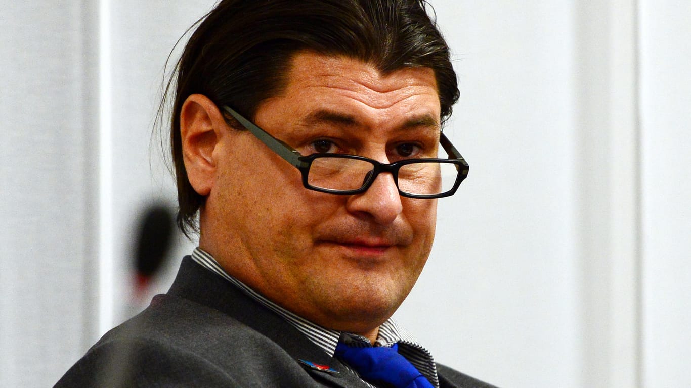 Der AfD-Abgeordnete Mario Lehmann: Nach seinen vulgären Äußerungen über Flüchtlinge wird eine Landtagssitzung in Magdeburg unterbrochen.